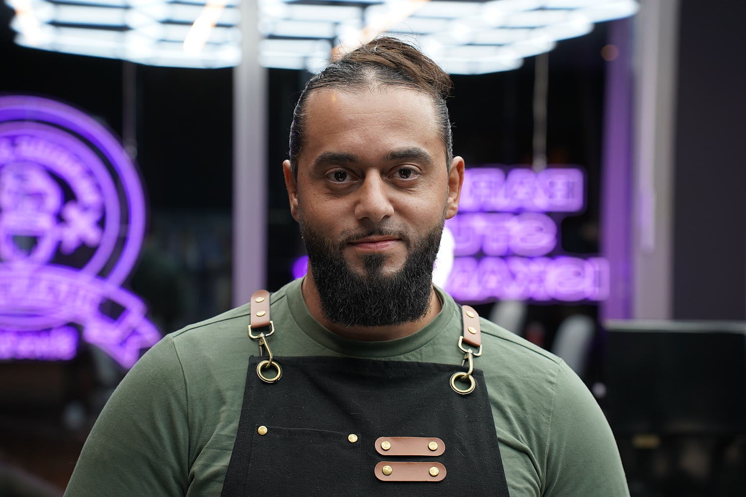 Porträt von Nour Iskandar, unbearbeitet